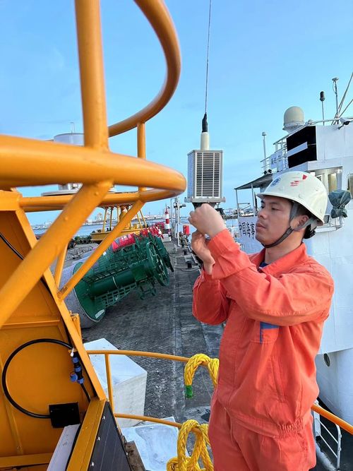 Latest company news about Güneş enerjisiyle çalışan AIS AtoN'in Avantajları: Deniz Navigasyonu için Sürdürülebilir ve Güvenilir Bir Çözüm